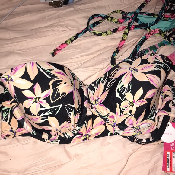 (2) 38 c swimsuit tops and (1) xl swimsuit top - Picture 4 of 4